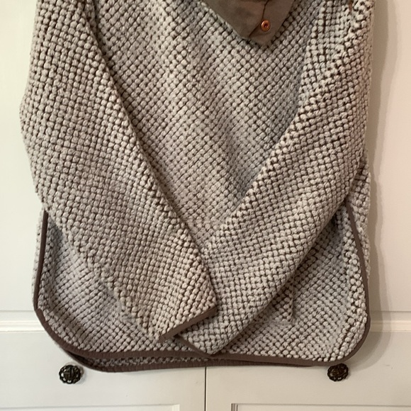 St John’s Bay Active - Picture 2 of 6